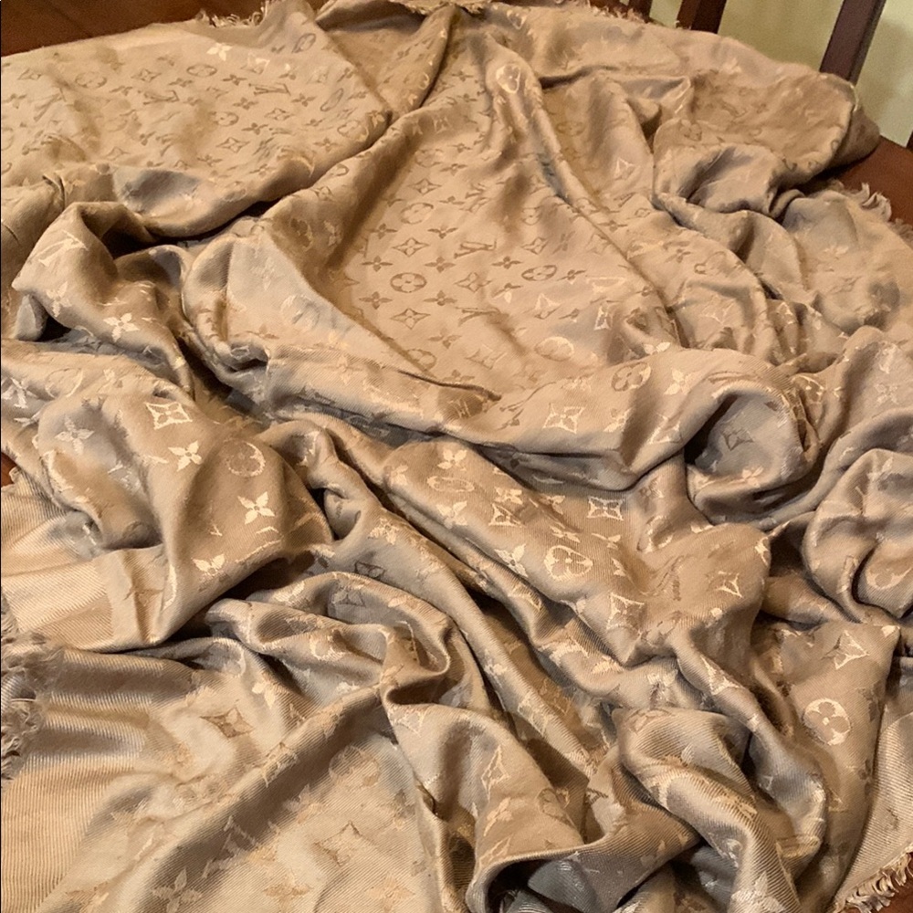 Luxurious Louis Vuitton  Beige Patterned large  scarf/ Shawl. Limited edition!